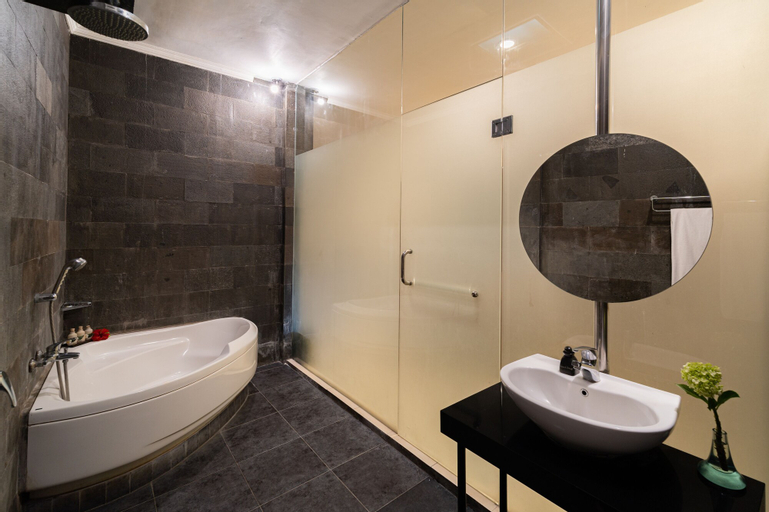 Bathroom 7