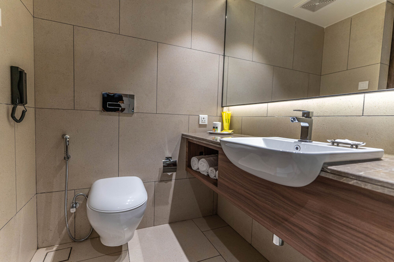 Bathroom 5, Nanu Beach Resort and Spa, South Goa