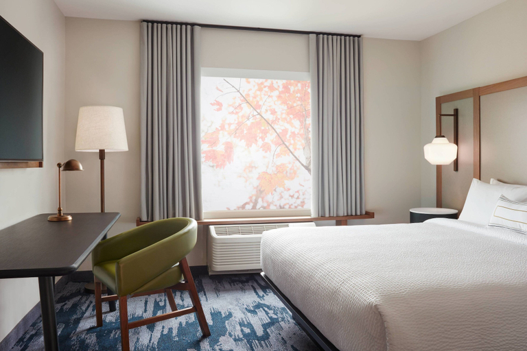 Bedroom 3, Fairfield Inn & Suites by Marriott Ashtabula, Ashtabula