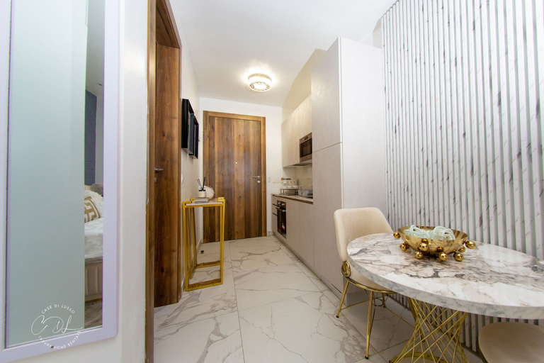 Others 5, Casse Di Lusso, Accra
