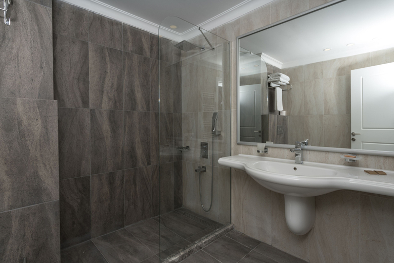 Bathroom 5, Bay Nihat Lale Otel, Ayvalık