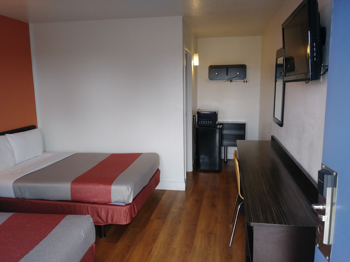 Bedroom 3, Motel 6 Goodland, KS, Sherman