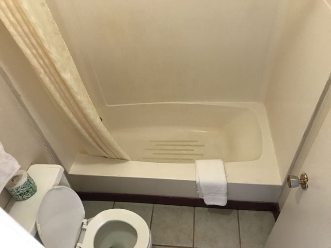 Bathroom 2, Parkview Motel, Clay