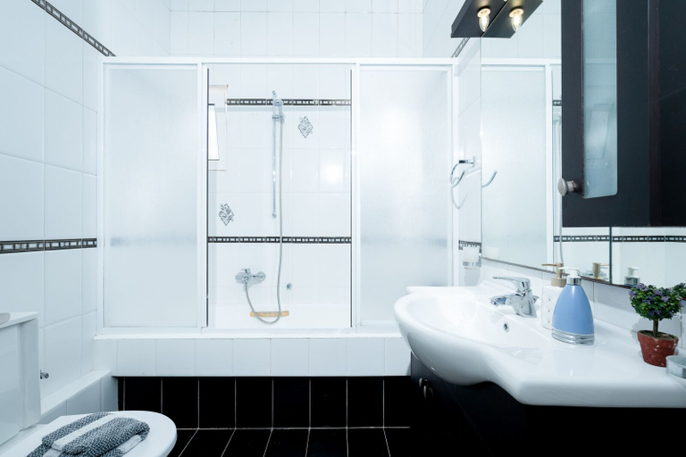Bathroom 5, Deluxe Apartments Giamatasta, Attica