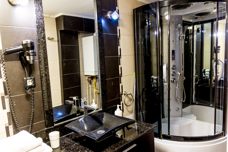 Bathroom 3, Piata Sfatului Apartments, Brasov