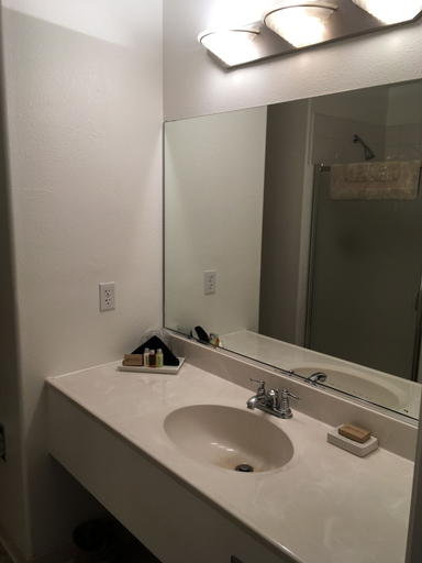 Bathroom 3, Clear Lake Cottages & Marina, Lake