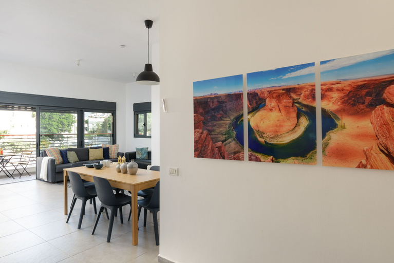 Food & Drinks, New & Bright 2BR with Balcony near Beach