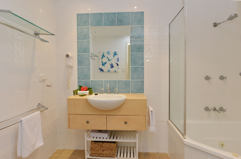 Bathroom, Seascape Holidays at Portsea, Douglas