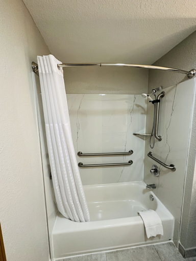 Bathroom 5, Super 8 by Wyndham Elizabethtown, Hardin