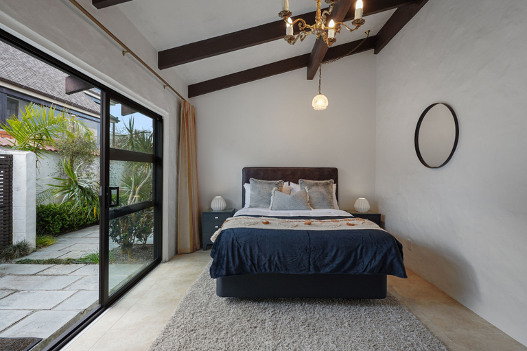 Bedroom 3, Magnificent Beachfront Mansion - Pool, Manukau