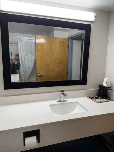 Bathroom 5, Super 8 by Wyndham Clemmons/Bermuda Run/Winston-Salem I-40, Forsyth