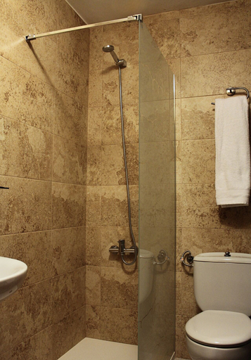 Bathroom, Hostal Restaurante Aguilar, Castellón