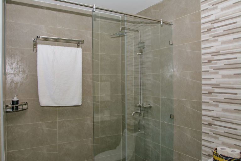 Bathroom 2, Kijala Suite by Homes By Della, Dagoretti North