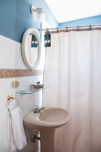 Bathroom 4, Hotel La Posada del Angel, San Salvador