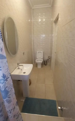 Bathroom 4, BAFFOUR APARTMENTS, Kumasi