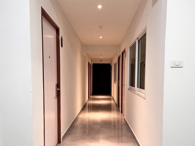 Others 5, Aowmana Hotel, Ratchathewi