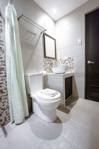 Bathroom 3, Emerald Boutique Hotel, Legazpi City