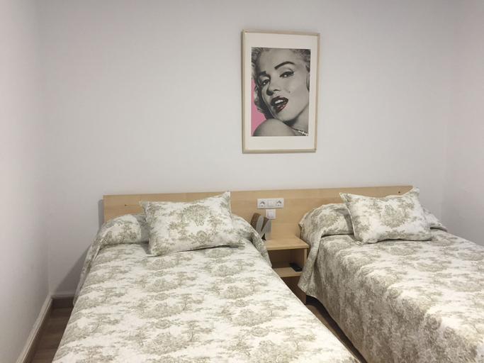 Bedroom 3, Pension Oviedo, Asturias