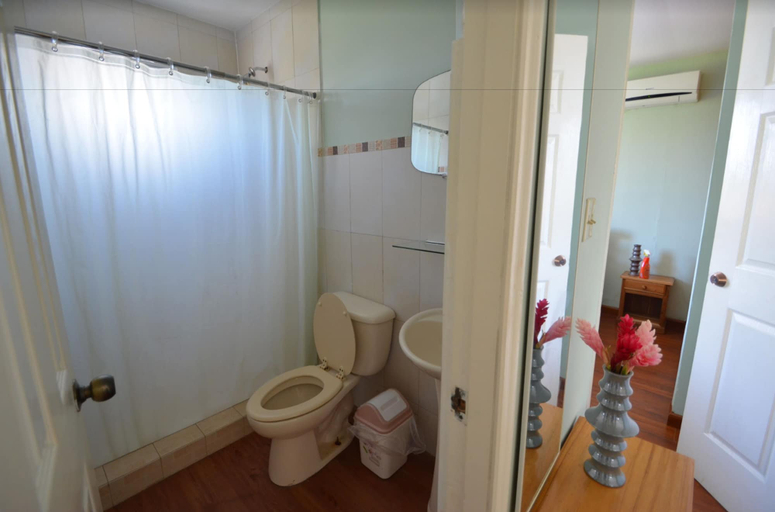 Bathroom 3, Caribbean Villages Apartments, Bocas del Toro
