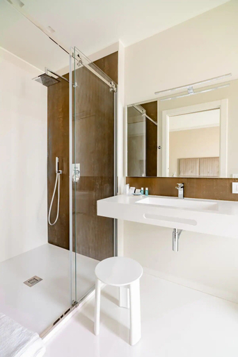 Bathroom 4, SHoruq, Trapani