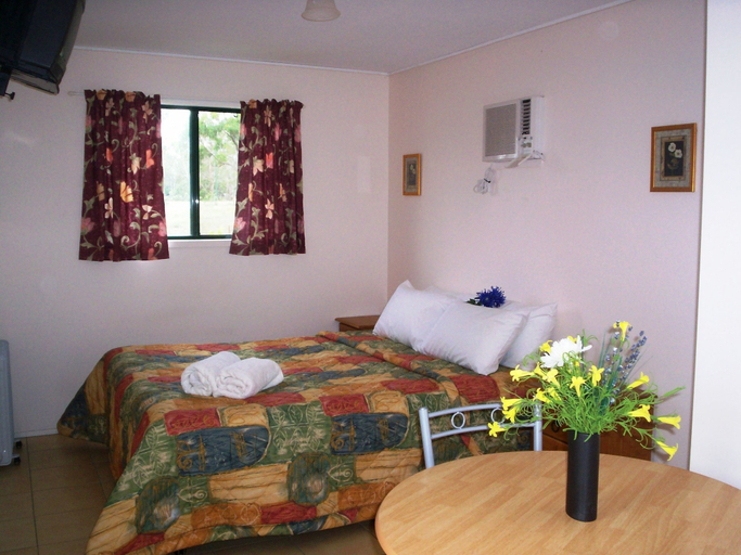 Bedroom 2, Homestead Caravan Park, Nanango