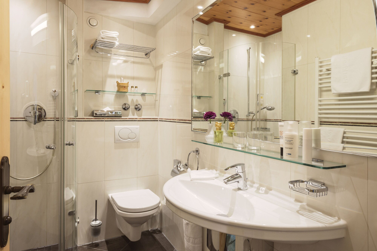 Bathroom 4, Parkhotel Wallgau, Garmisch-Partenkirchen
