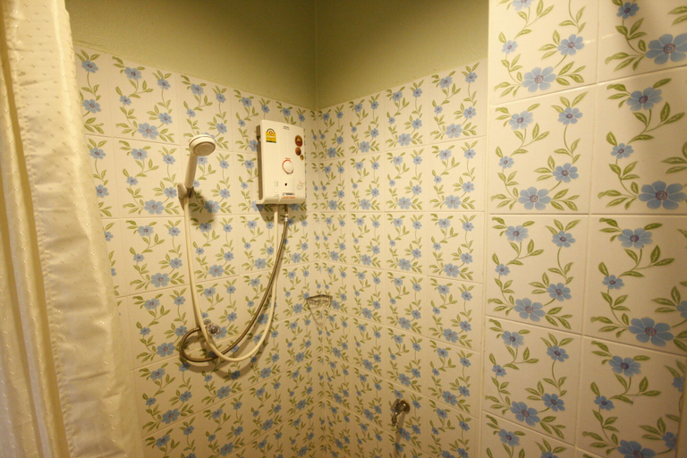 Bathroom 3, Wattanawan Hotel, Thoeng