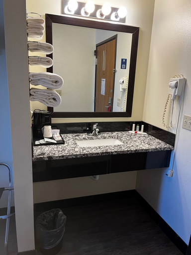 Bathroom 4, Super 8 by Wyndham Smithville/Kansas City, Kansas City