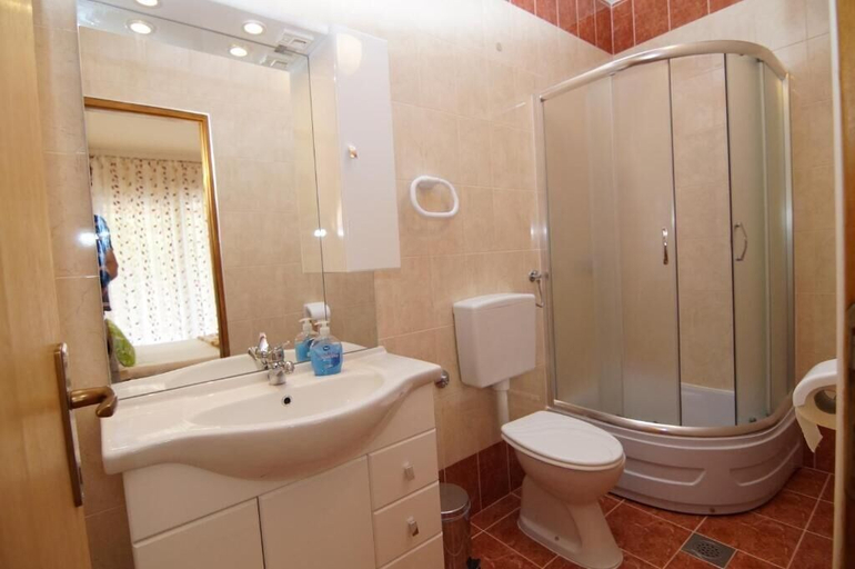 Bathroom 4, Olive House, Pag