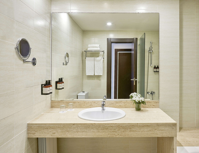Bathroom 4, NH Barcelona Eixample, Barcelona