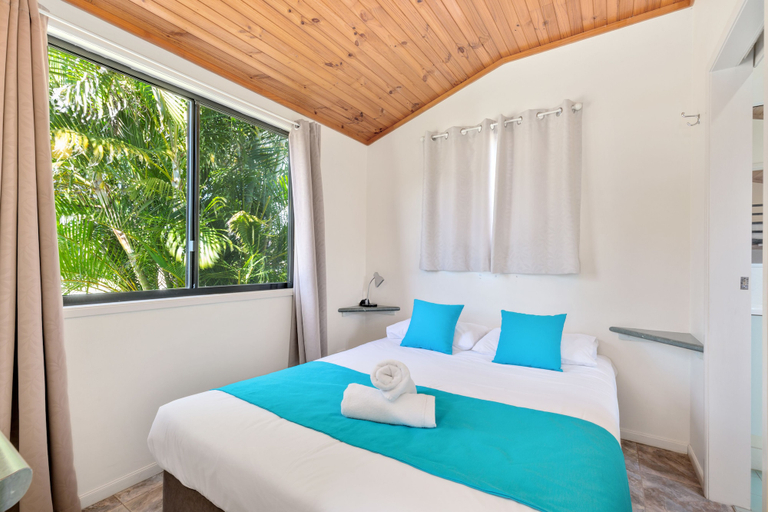 Bedroom 3, Tasman Holiday Parks - Fisherman's Beach, Livingstone - Pt B