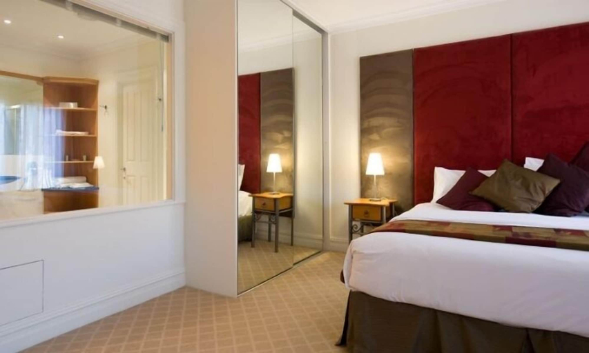 Bedroom, Lakeside Suites 2, Hepburn - East