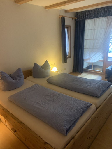 Bedroom 3, Hotel-Restaurant Maien, Waldshut