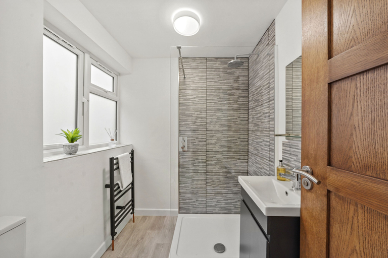 Bathroom 2, Beautiful 2 Bed Flat in Barnet, London