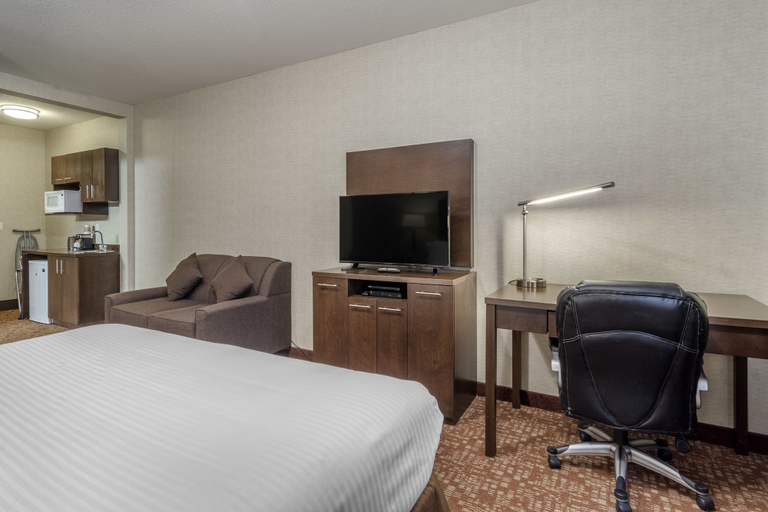 Bedroom 3, Devonian Hotel & Suites, Division No. 18