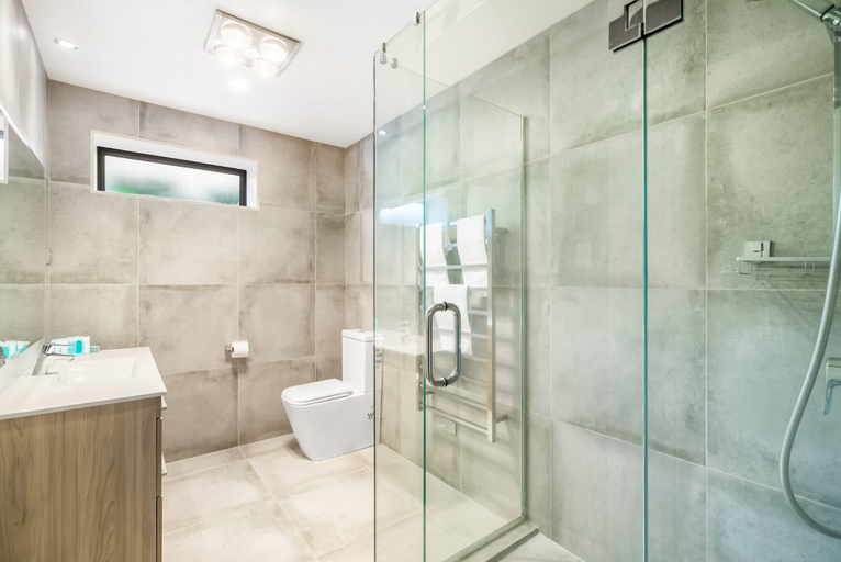 Bathroom, The Perfect Spacious 2BR Getaway-Netflix, Waitakere