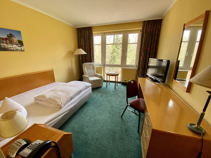 Bedroom 4, Park Hotel Fasanerie Neustrelitz, Mecklenburgische Seenplatte