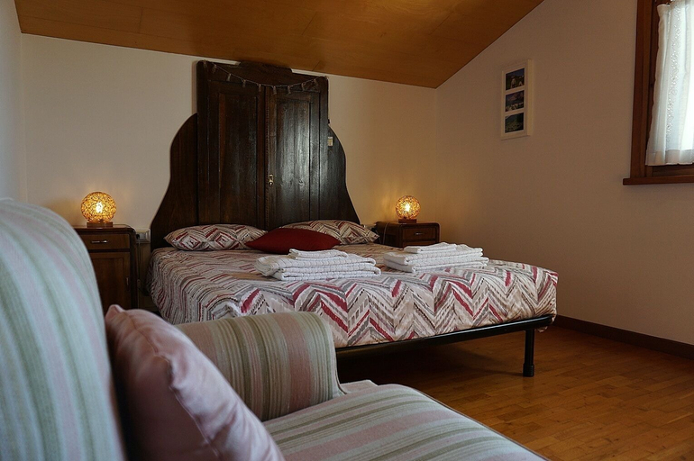 Bedroom 2, Bed & Breakfast La Pecora Nera, Belluno