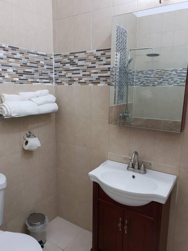Bathroom 4, Apartment Sleeps 4 With En-suite Bathrooms