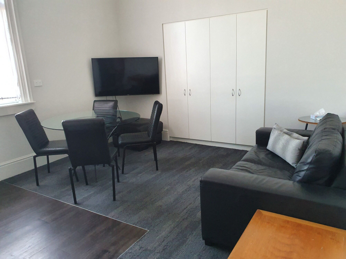 Others 4, The Parade Hotel, Bunbury