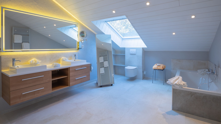 Bathroom 4, Hotel Restaurant Barbarossahof, Kaiserslautern