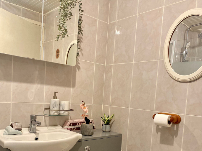 Bathroom 3, Apartment Sleeps 5 With Free Parking, Edinburgh