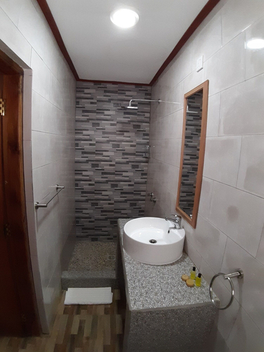 Bathroom 3, villarafia