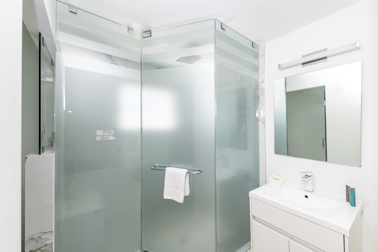 Bathroom 4, Apartments at 100 Collins, Miami-Dade
