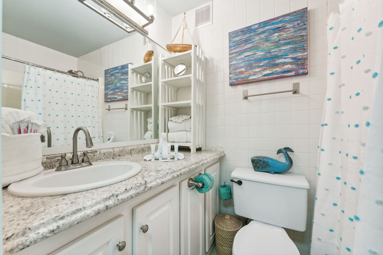 Bathroom 3, Top of The Gulf Resort by FunQuest VR, Bay
