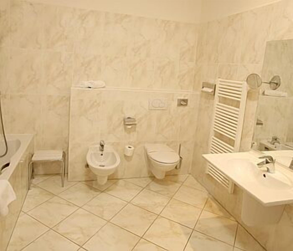 Bathroom 5, Parkhotel Richmond, Karlovy Vary