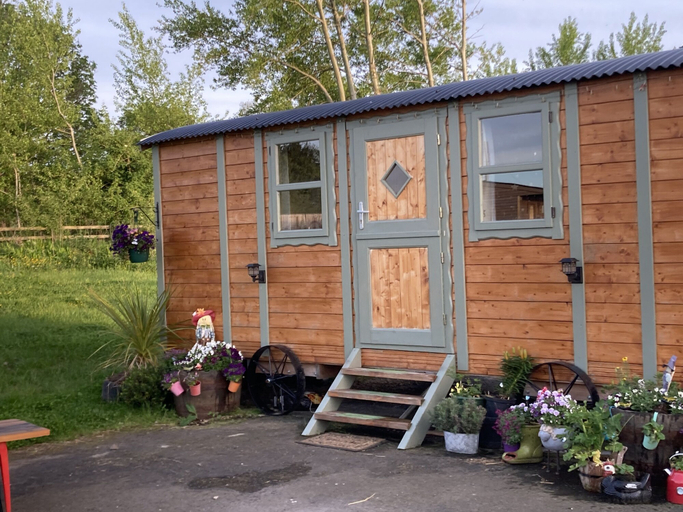Exterior & Views, Captivating 1-bed Cabin in Middlesbrough, North Yorkshire