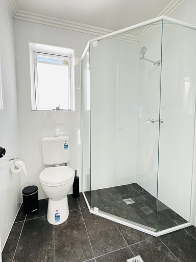 Bathroom, Modern Apartment in Chevron Island, Gold Coast