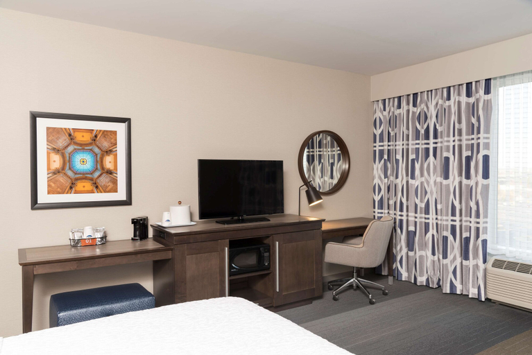 Bedroom 3, Hampton Inn & Suites Indianapolis-Keystone, Marion