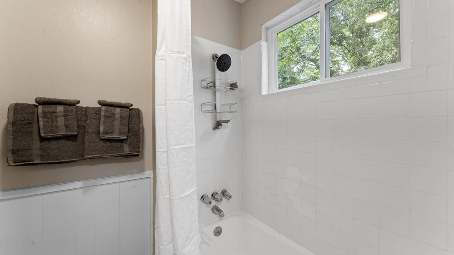 Room 2, Efficiency Studio Close to Downtown and Domain, Travis